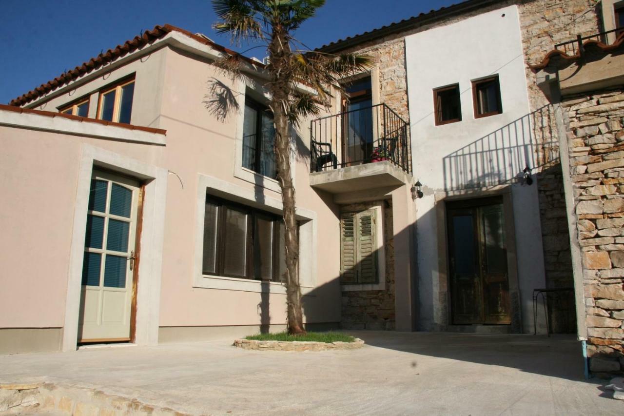 Apartments Sena Pula Exterior photo