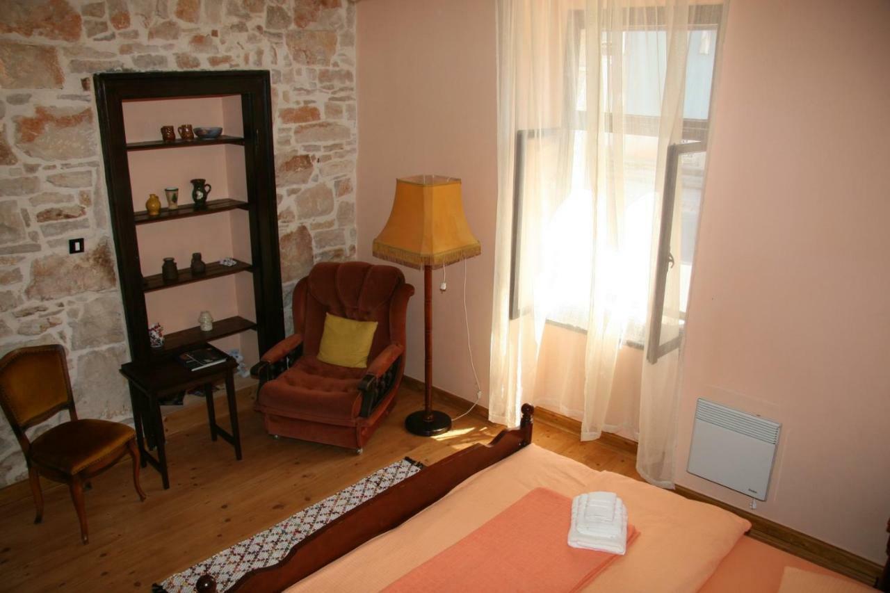 Apartments Sena Pula Exterior photo