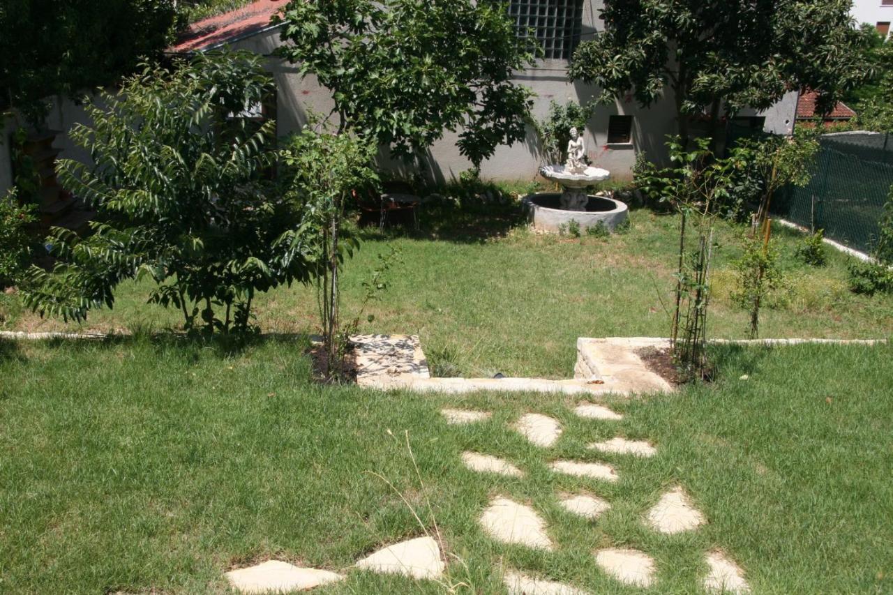 Apartments Sena Pula Exterior photo